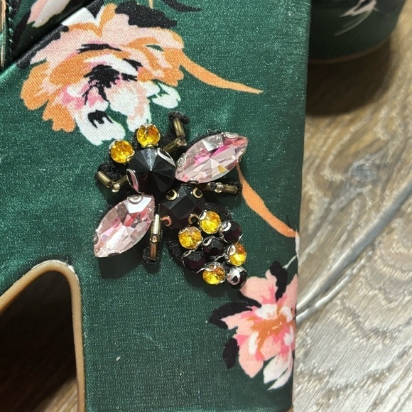 Jessica Simpson Carena Satin
Sculpted Wedge Sandals size 7.5 - Picture 7 of 14